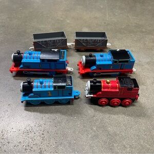 Thomas & Friends TOMY Train Lot – Thomas, James, Scruffey Cars – Trackmaster